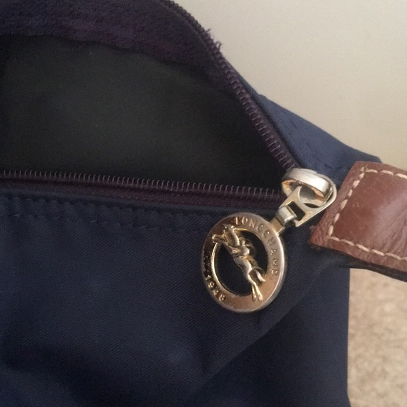 Reposhing Authentic Longchamp tote - Picture 3 of 10